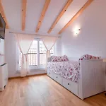 Apartments Pia