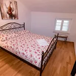 Apartments Pia