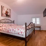 Apartments Pia