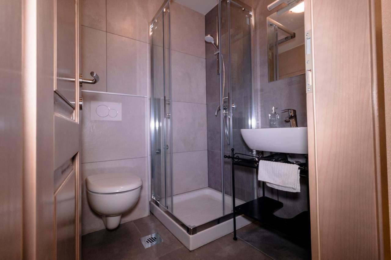 Apartament Pia *