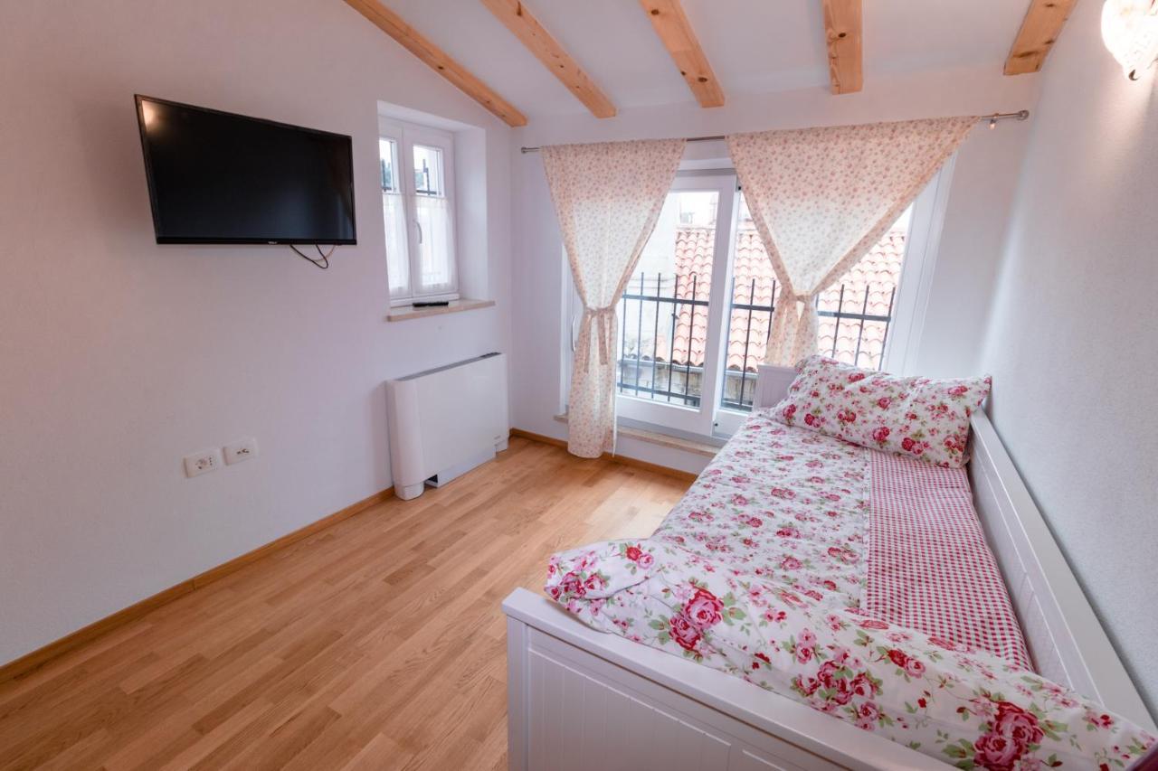 Pia * Piran